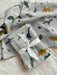 Liewood Liewood Hannah Muslin Cloth Print 2-Pack - Dino Dove Blue Mix - Pearls & Swines