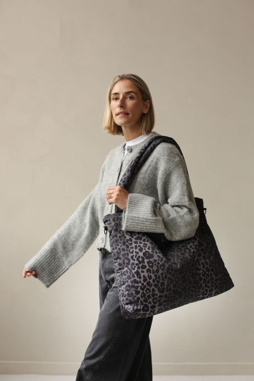 Pearls & Swines Studio Noos - Puffy Diaperbag - Antra Leopard - Pearls & Swines