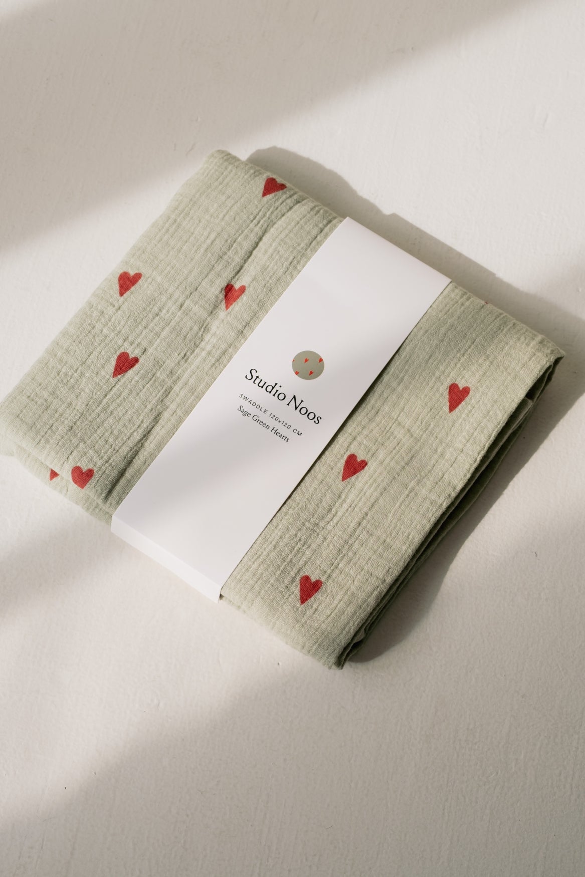 Pearls and Swines Studio Noos - Swaddle Large - Sage Green Hearts - Pearls & Swines