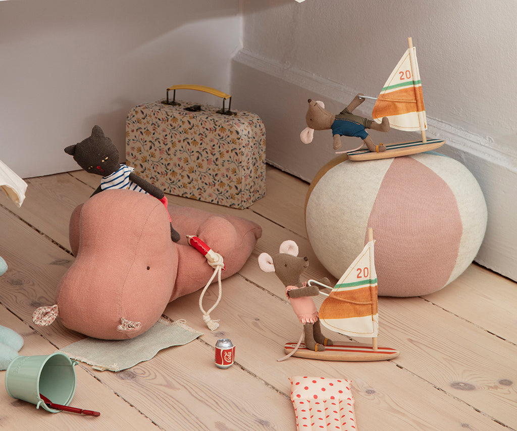 Maileg Maileg - Beach Mice - Little brother surfer - Pearls & Swines