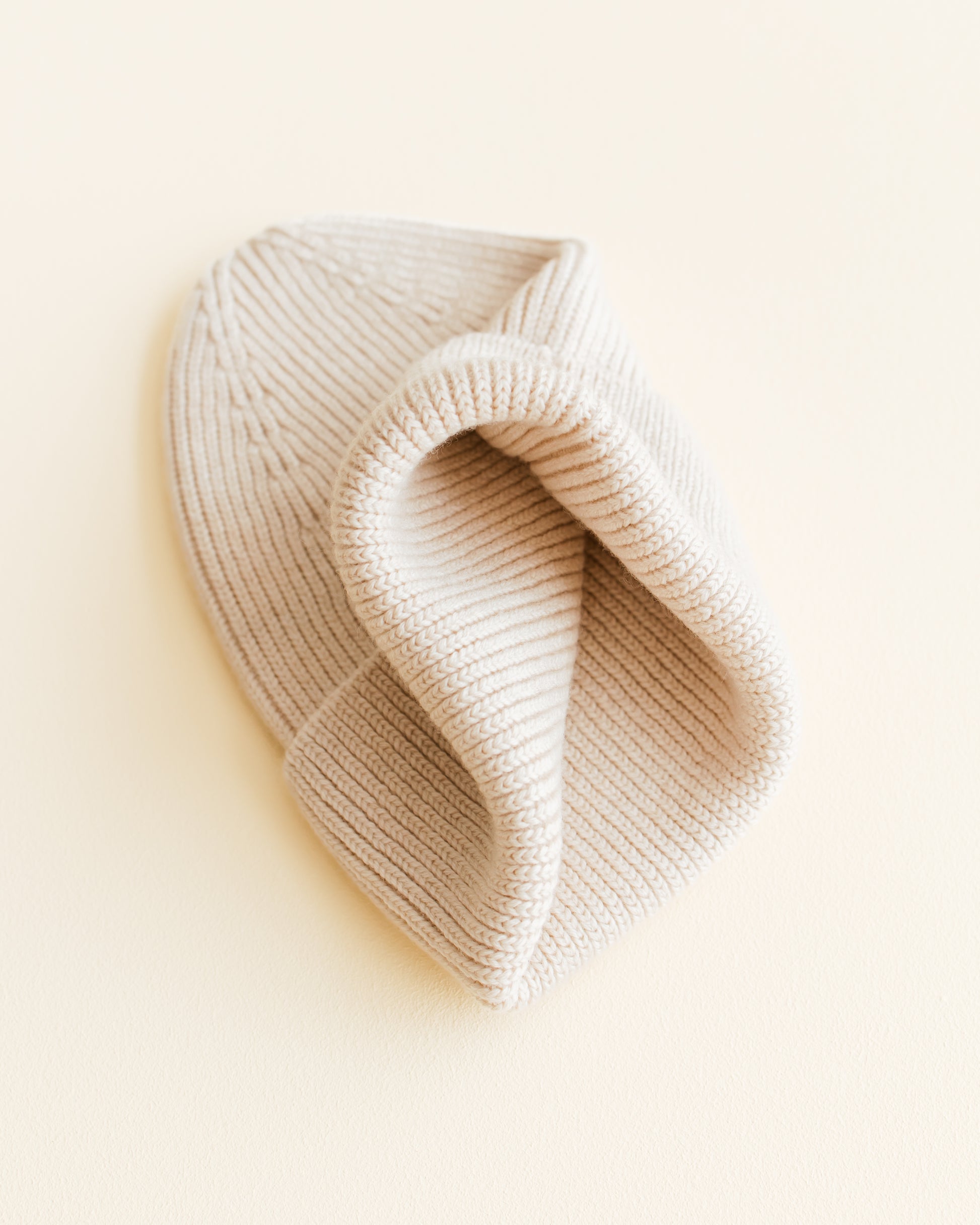 Hvid Hvid - Beanie Fonzie Newborn - Cream - Pearls & Swines