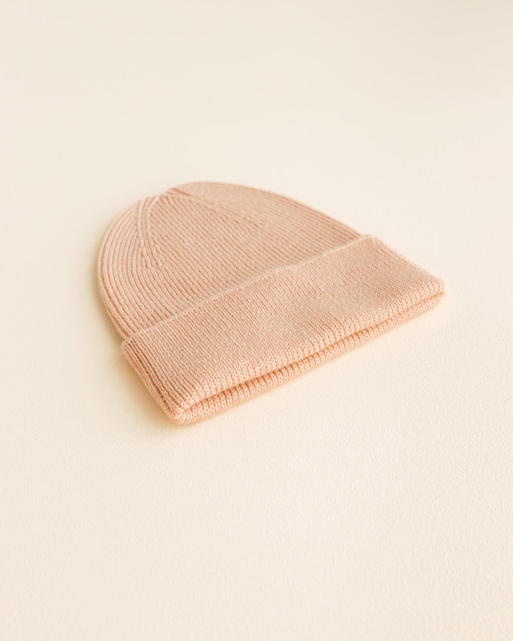 Hvid Hvid - Beanie Fonzie Newborn - Salmon - Pearls & Swines