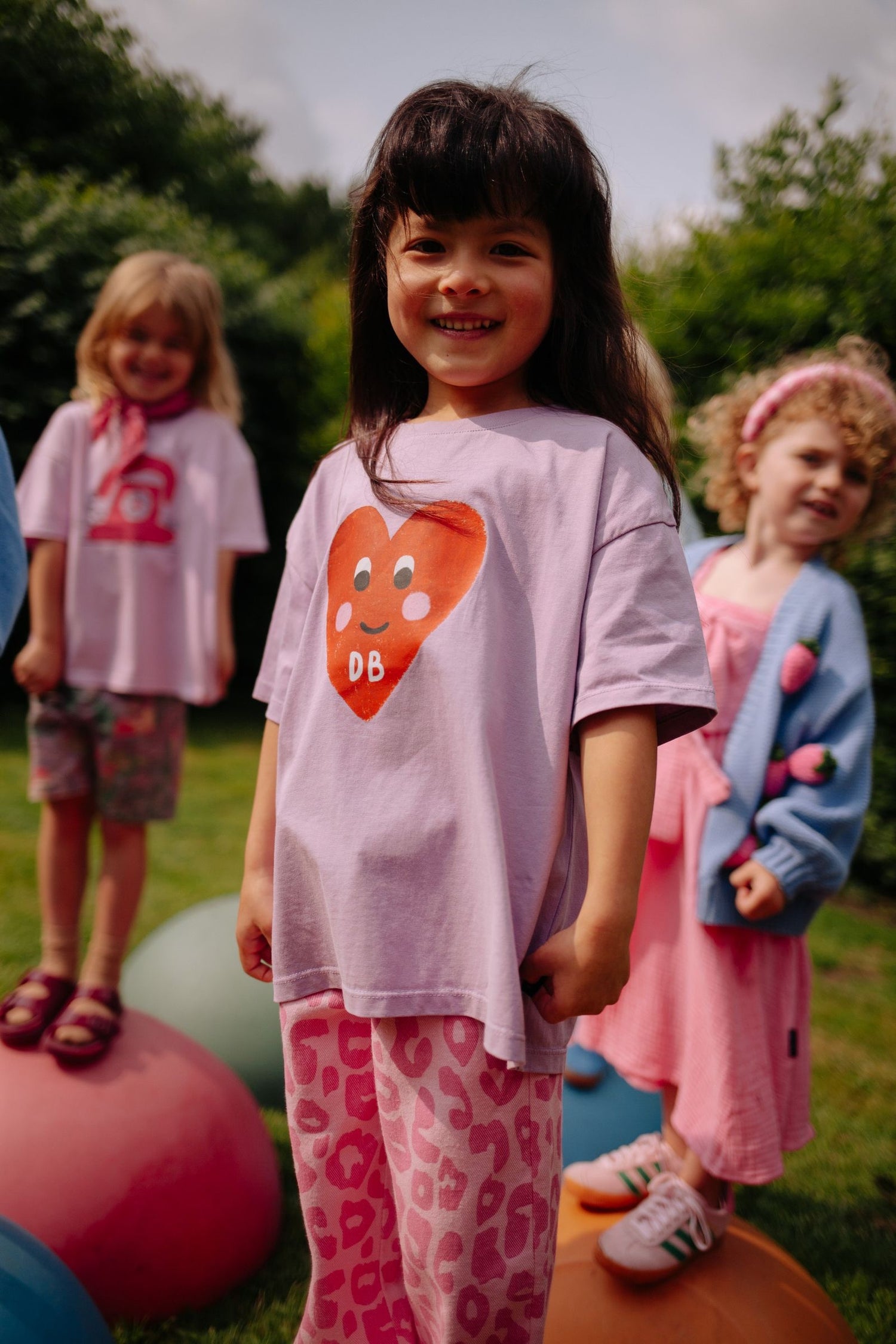 Daily Brat Daily Brat - Patty Heart t-shirt Lilavender - Pearls & Swines