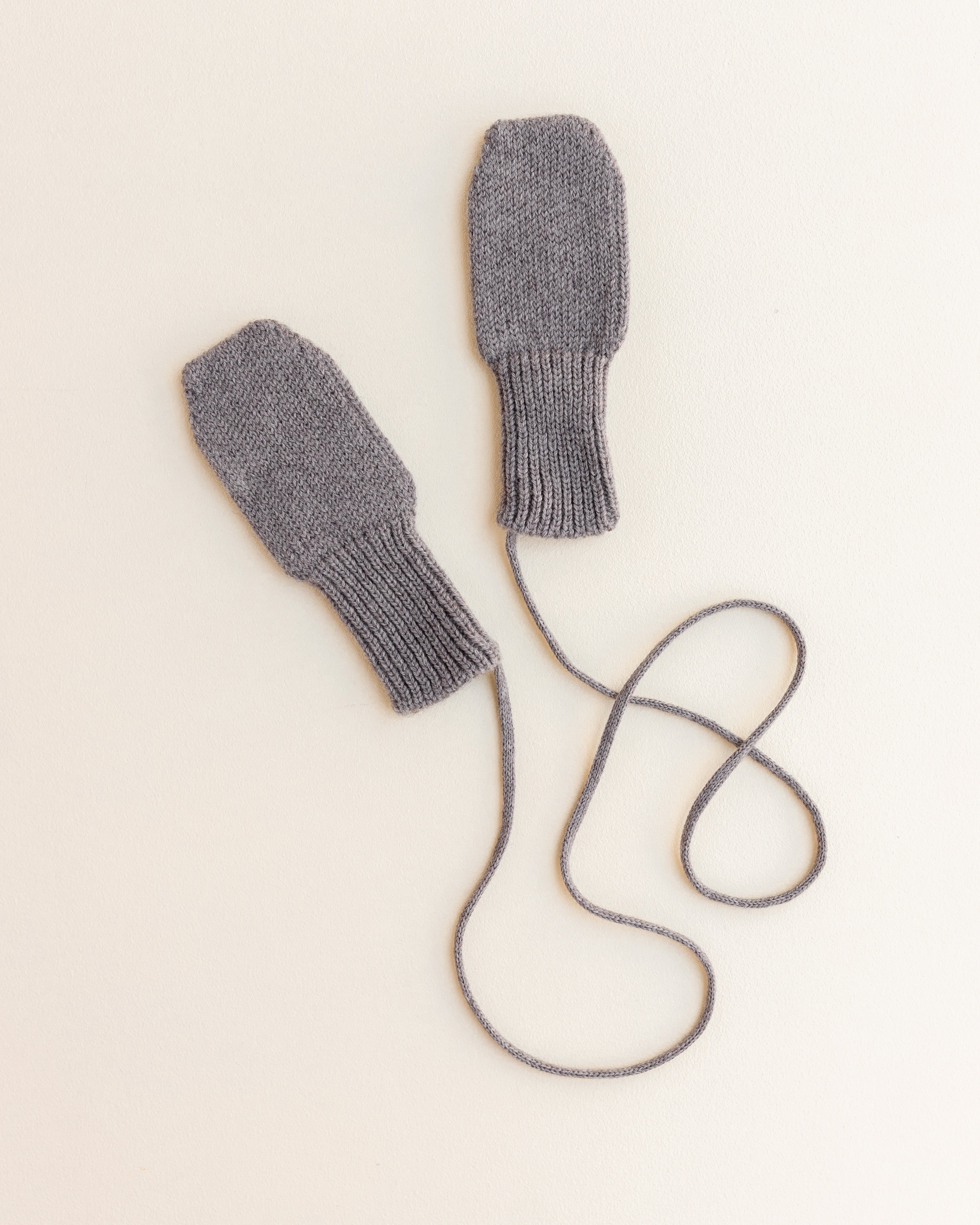 Hvid Hvid - Mittens - Otter - Pearls & Swines