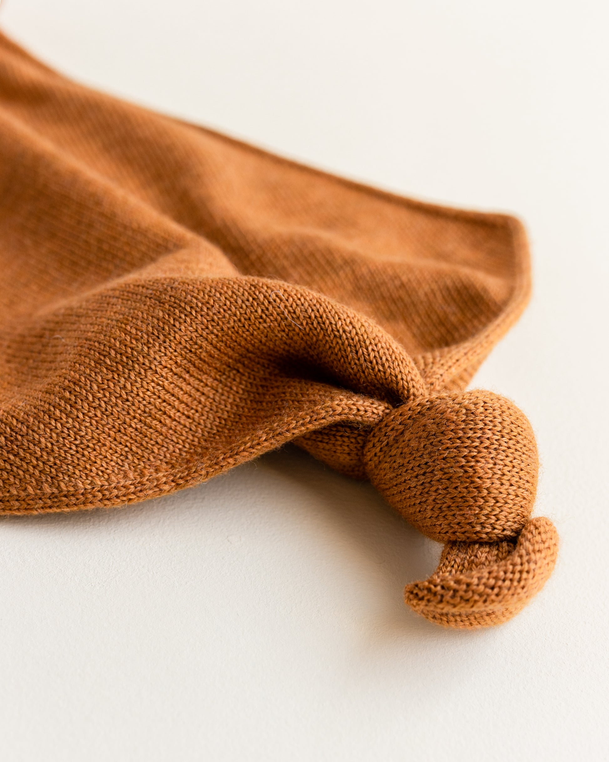 Hvid Hvid - Teddy Tokki - Rust - Pearls & Swines