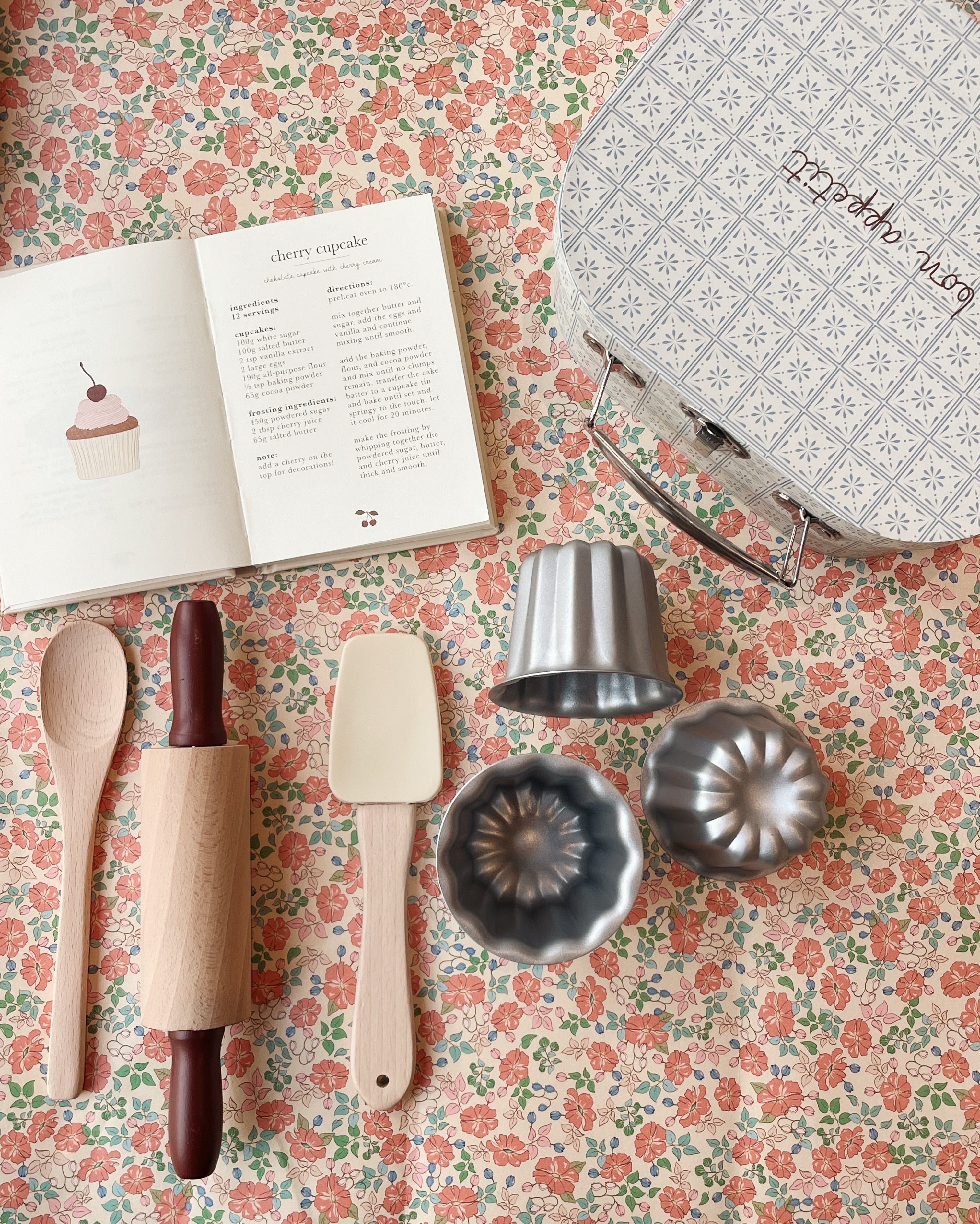 Konges Sløjd Konges Sløjd - Madeleine Baking Set - Petite Cousine - Pearls & Swines