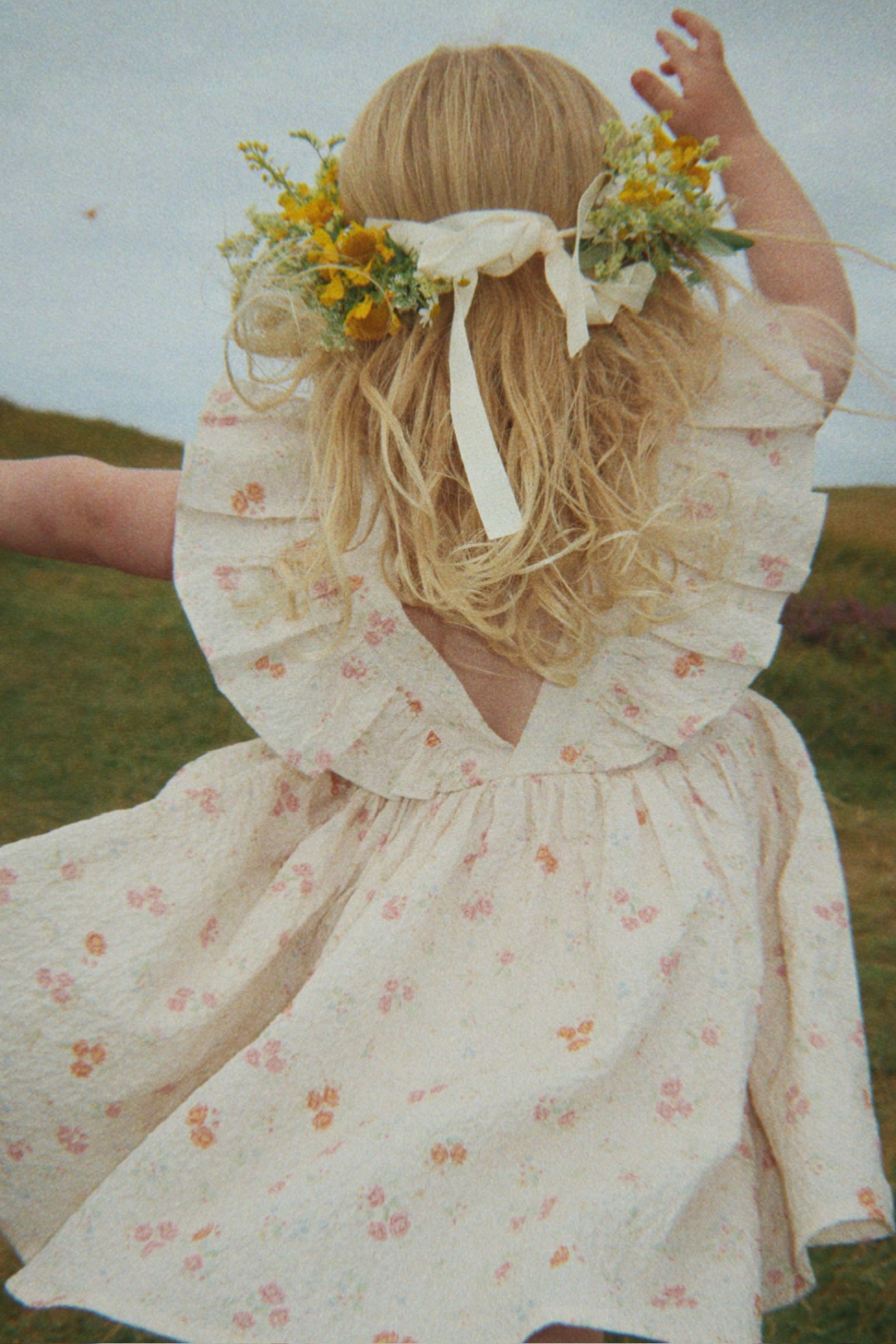 Konges Sløjd Konges Sløjd - Elin Frill Dress GOTS - Nonoka - Pearls & Swines