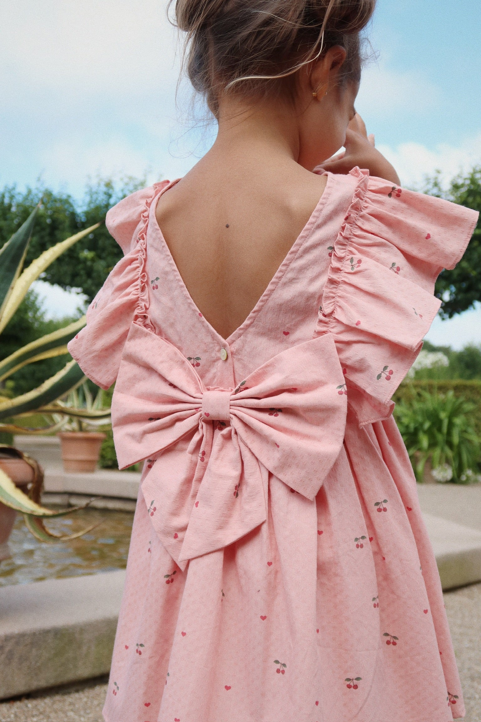 Konges Sløjd Konges Sløjd - Evia Frill Dress GOTS - Cherry Coeur - Pearls & Swines