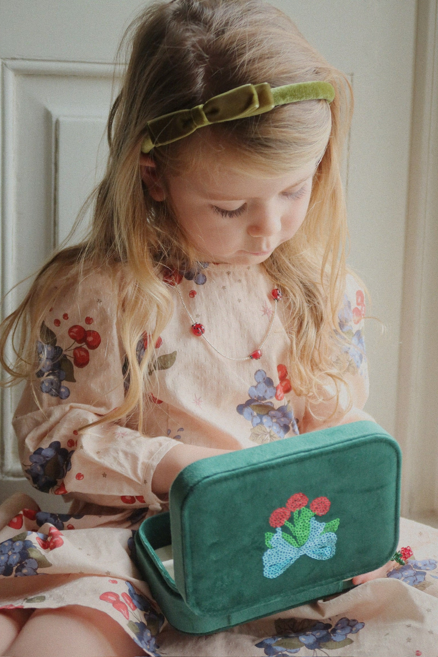 Konges Sløjd Konges Sløjd - AVI LS Bow Dress GOTS - Cremona - Pearls & Swines