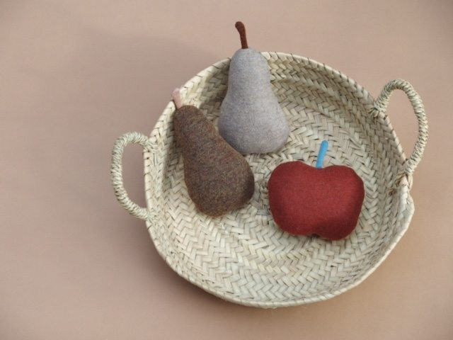 Mikanu Mikanu Baby Apple Rattle Keetje - Pearls & Swines