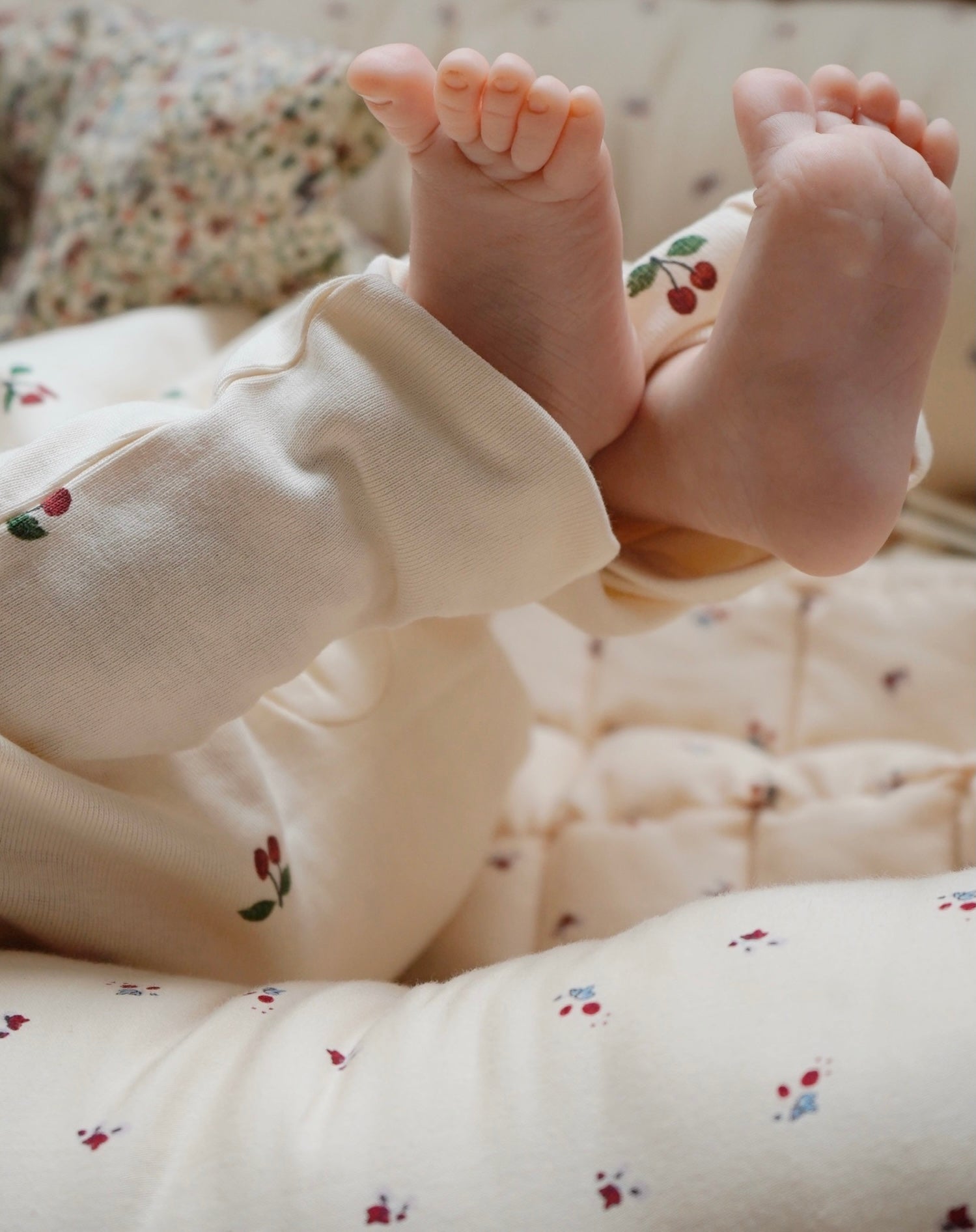 Konges Sløjd Konges Sløjd - Premature Onesie - Cherry - Pearls & Swines