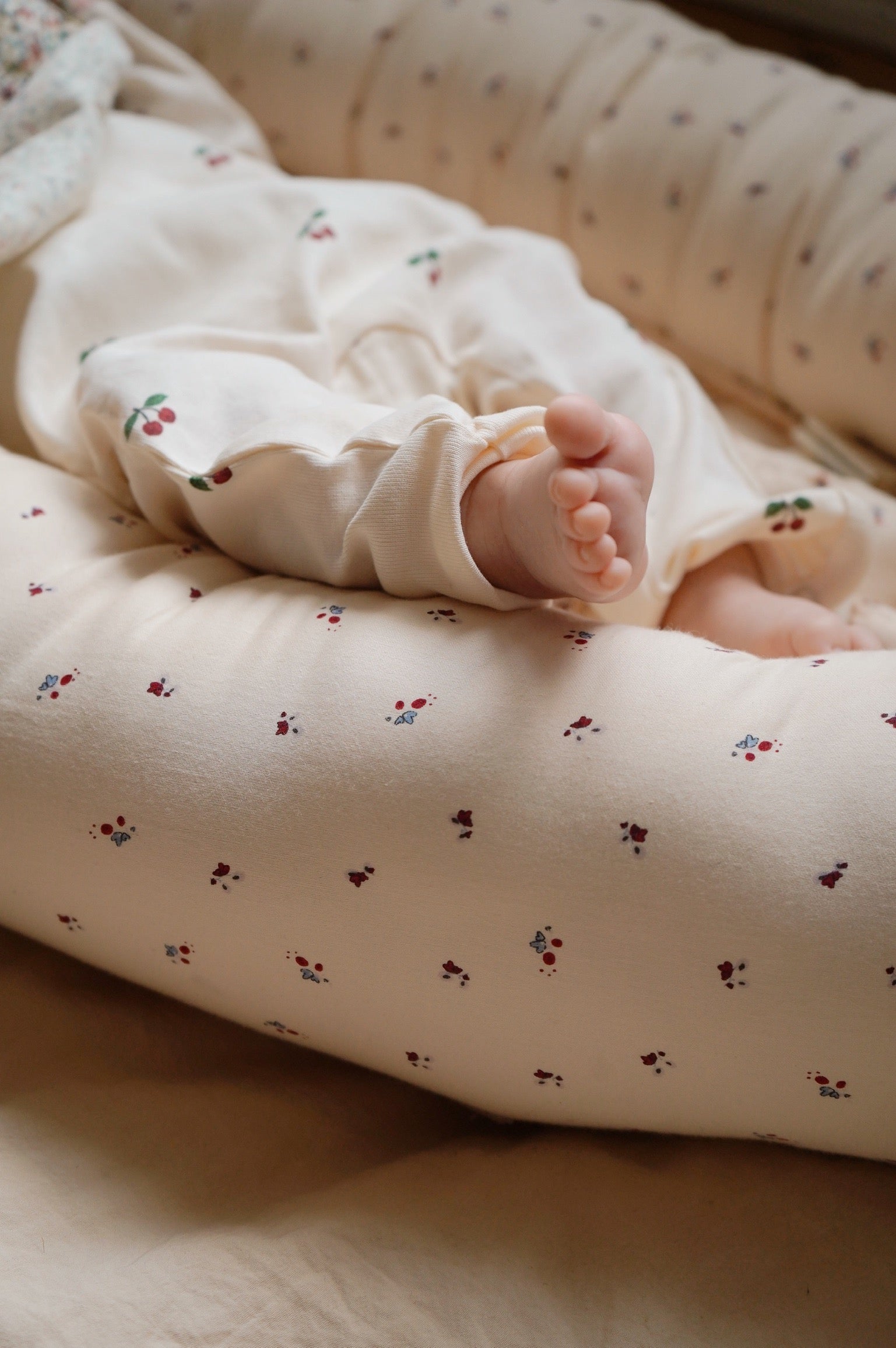 Konges Sløjd Konges Sløjd - Premature Onesie - Cherry - Pearls & Swines