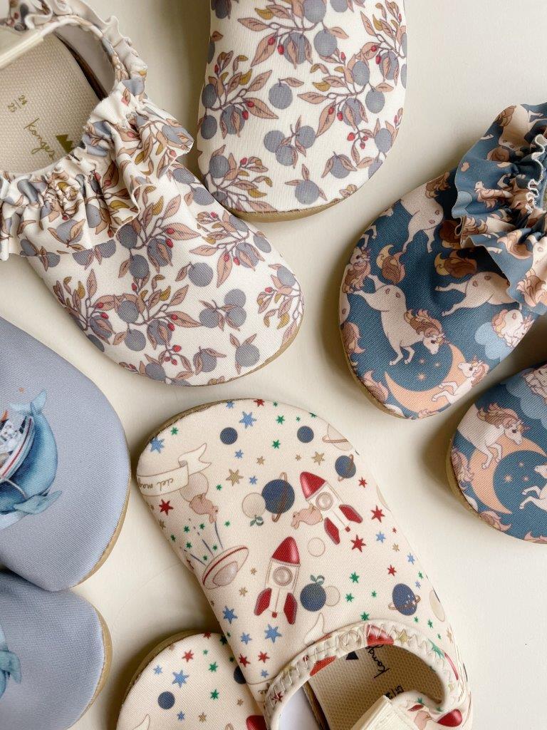 Konges Sløjd Konges Sløjd Manuca Frill Swim Shoes - Unicorn Blue - Pearls & Swines